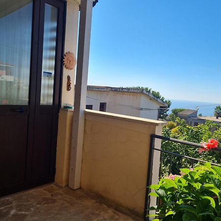 B&B La Casa Di Martina Дзамброне Екстериор снимка